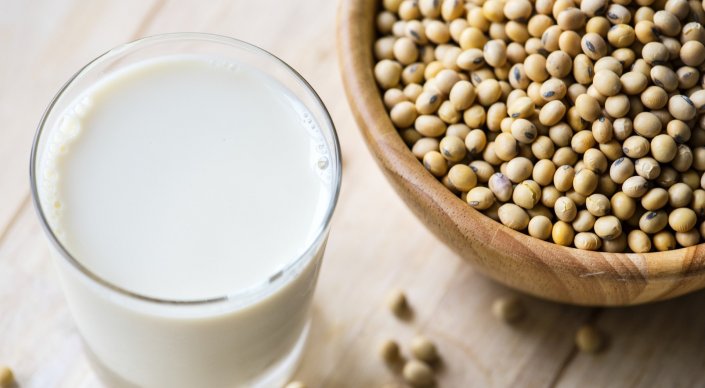 В лаборатории НЦЭ по г. Астана выявили соевое молоко с превышением ГМО